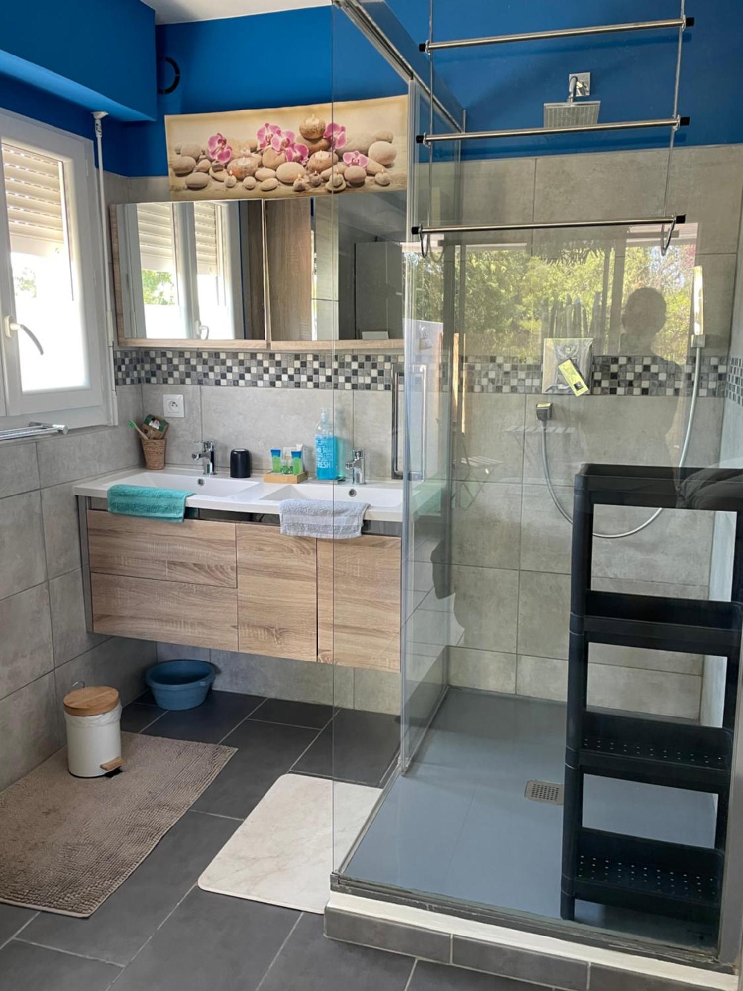Agreable T2 Traversant Rdc Avec Terrasse + Balcon+ Parking 2 Places 몽펠리에 외부 사진